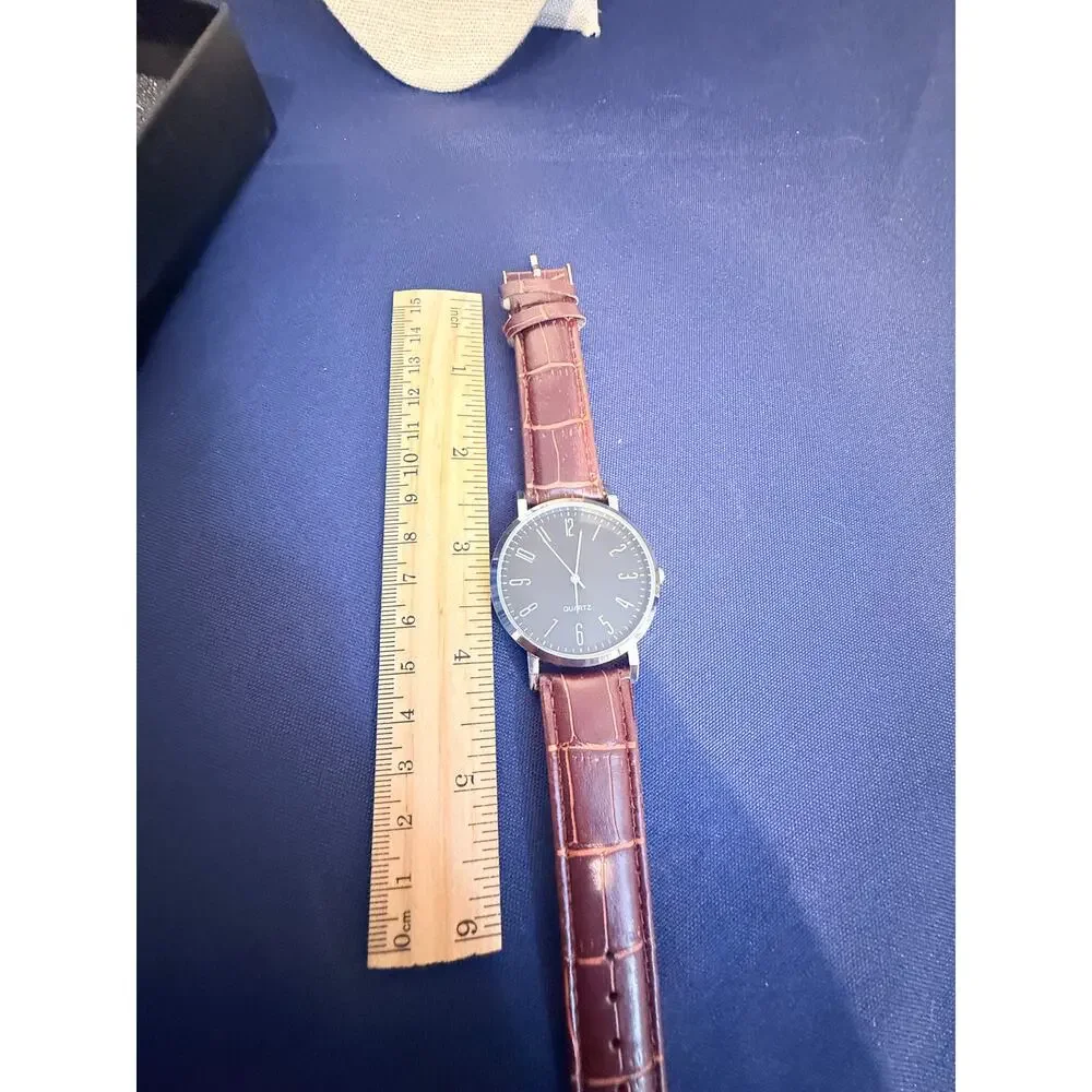 Men’s Brown Strap Quartz Watch WORKS